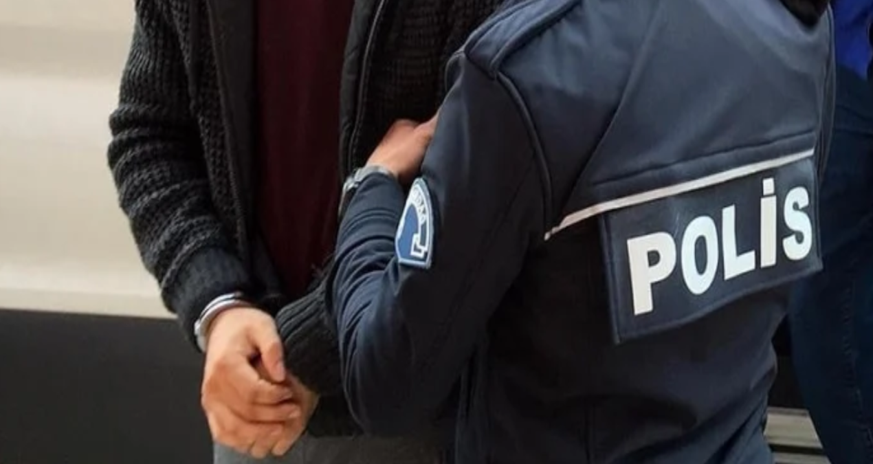 alanyada kediye tekme atan kisi gozaltina alindi lkDjWB9N