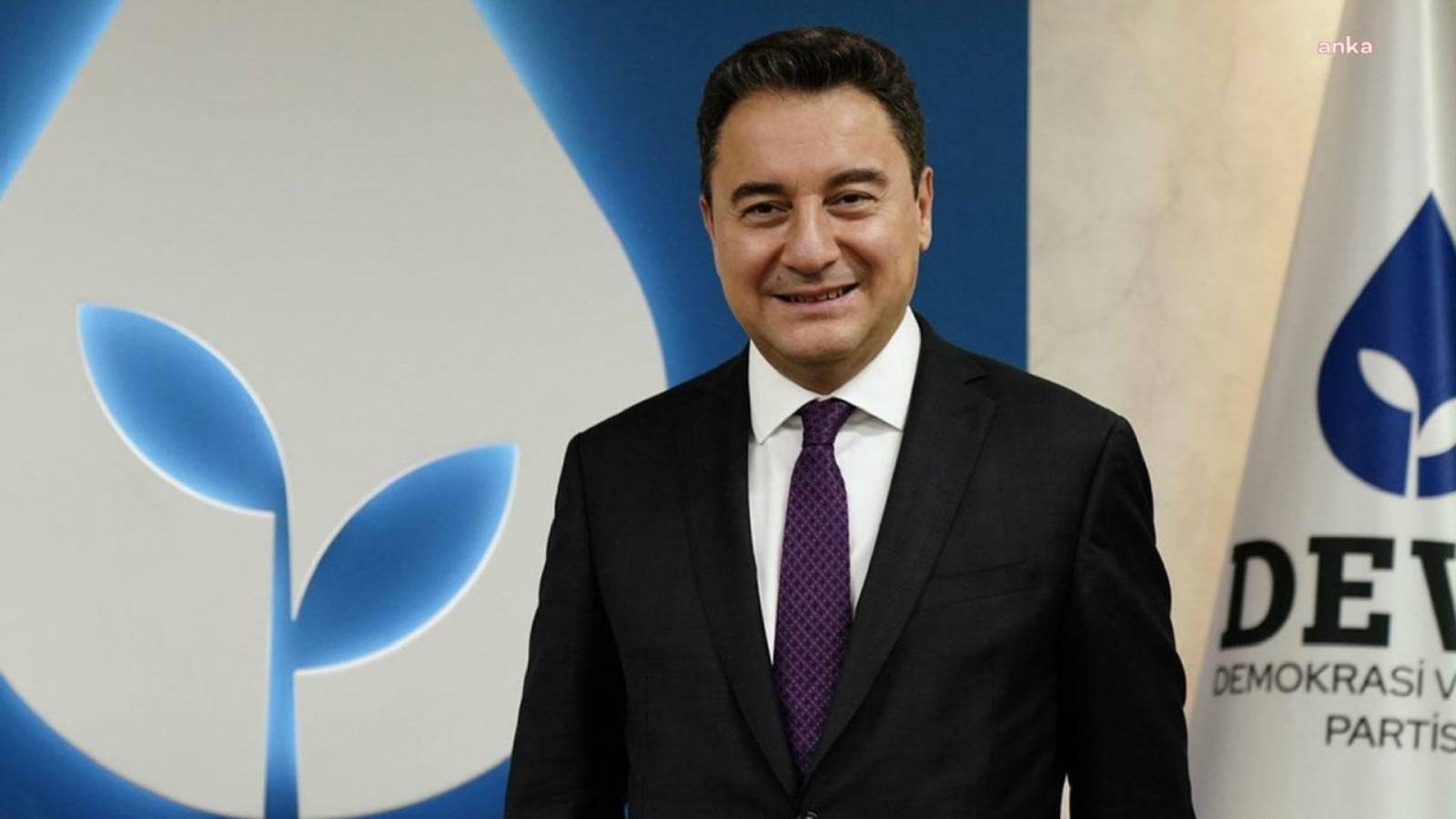 ali babacan iktidar medyasina baktigimda uzuluyorum turkiye cumhuriyeti bu kadar ezik bir ulke degil ya DVigTMss