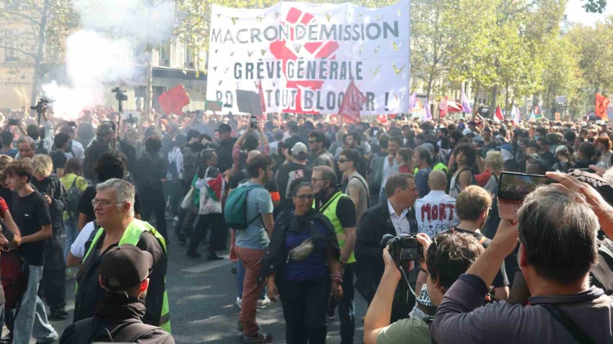 fransadaki protestolarda 110 kisi gozaltina alindi BTzTs3SO