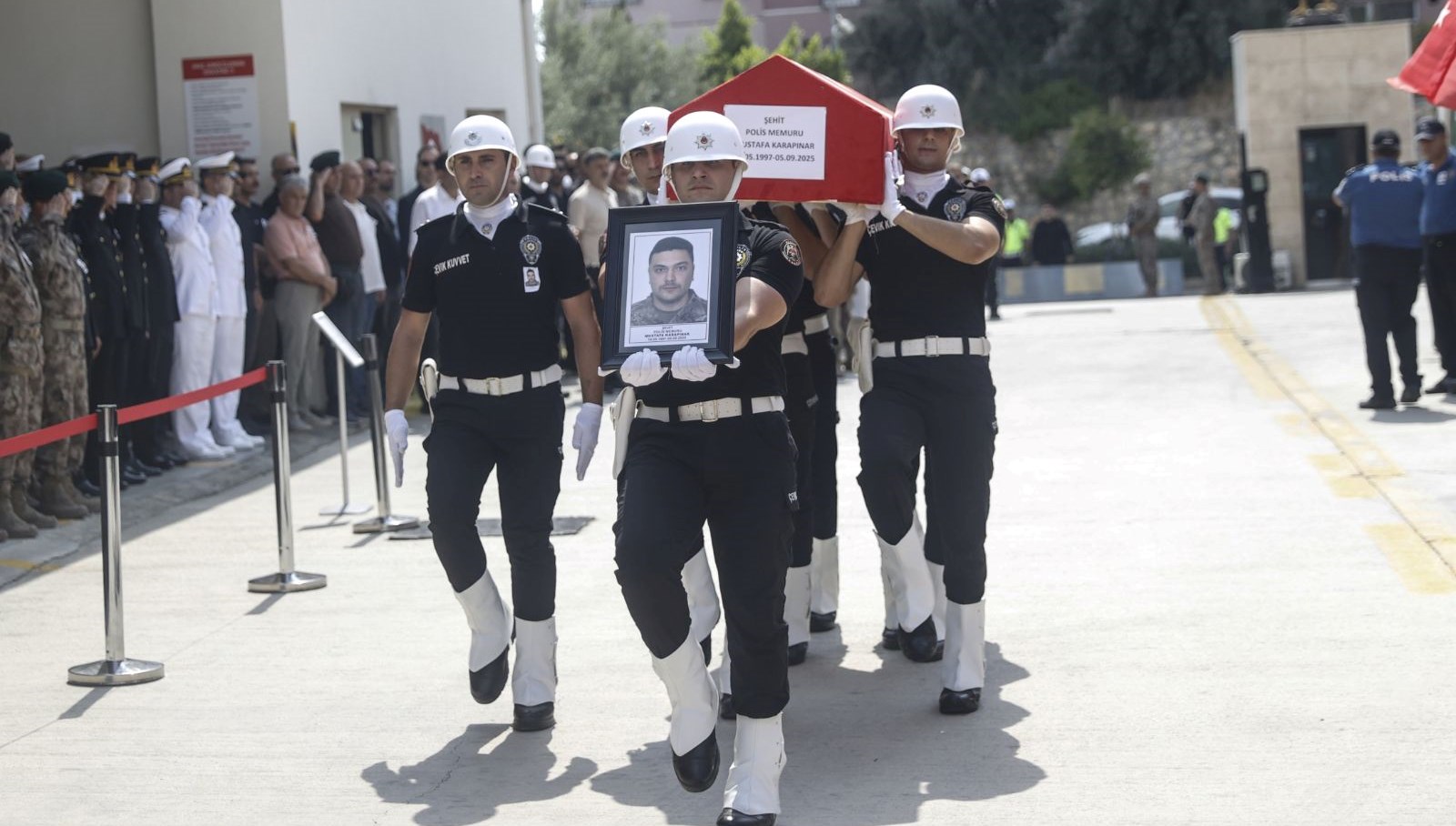 sehit ozel harekat polisine veda LtD6ymHH