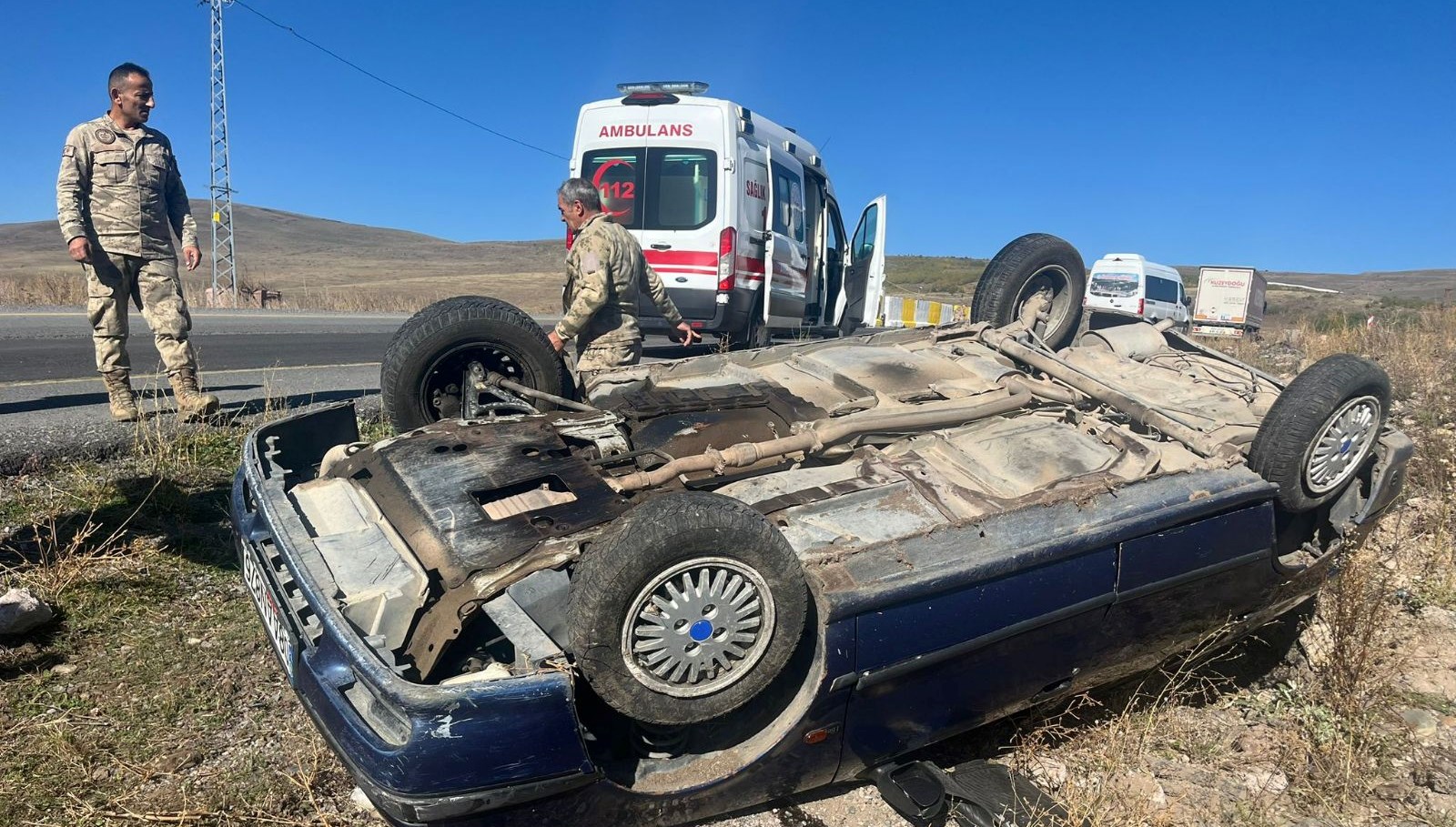 ardahanda kontrolden cikan otomobil devrildi dort yarali C6QdC1Su