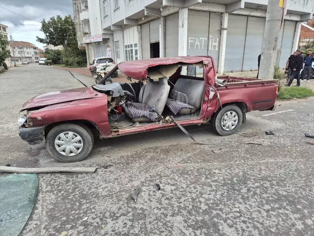 bafrada kamyon pikap carpismasi 2 yarali 8vQfJzjx.jpg