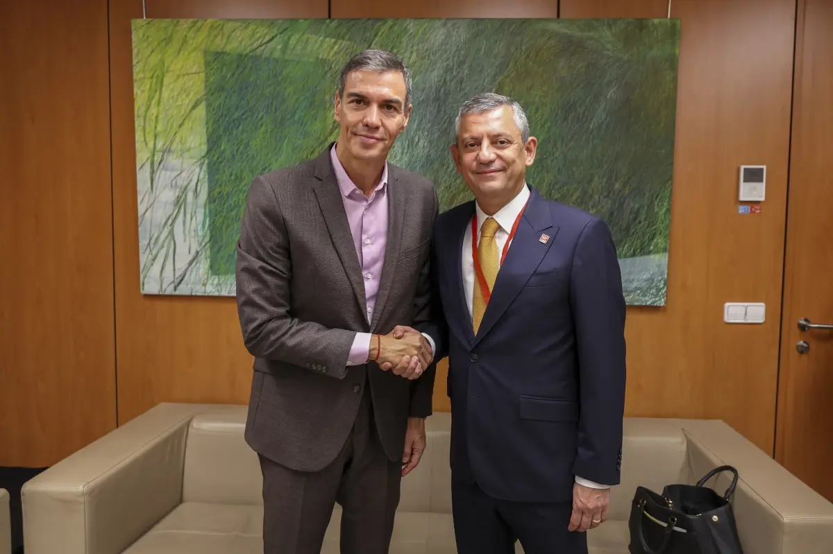 chp genel baskani ozgur ozel ispanya basbakani pedro sanchez ile gorustu zeAp3Kyx