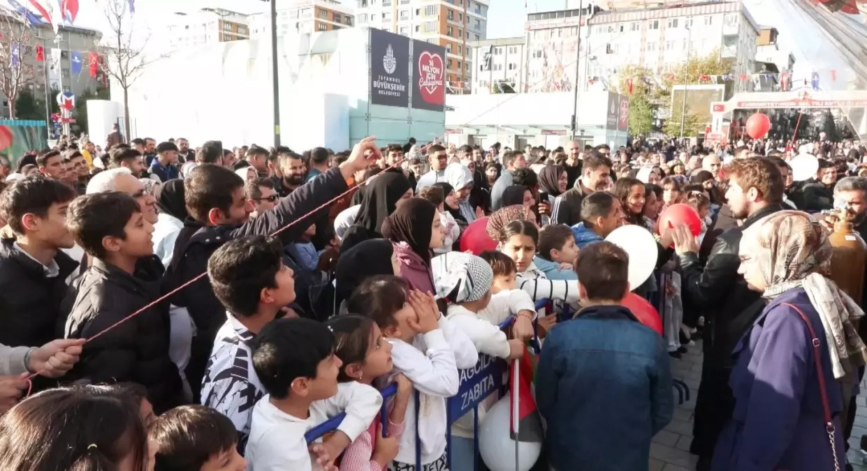 dunya kiz cocuklari gununde gazzeye destek balonlari gokyuzune birakildi nBMSQY1X.jpg