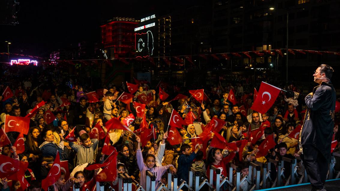 izmir kultur yolu festivalinde cumhuriyet bayrami coskuyla kutlandi vIn7ElTS.jpg