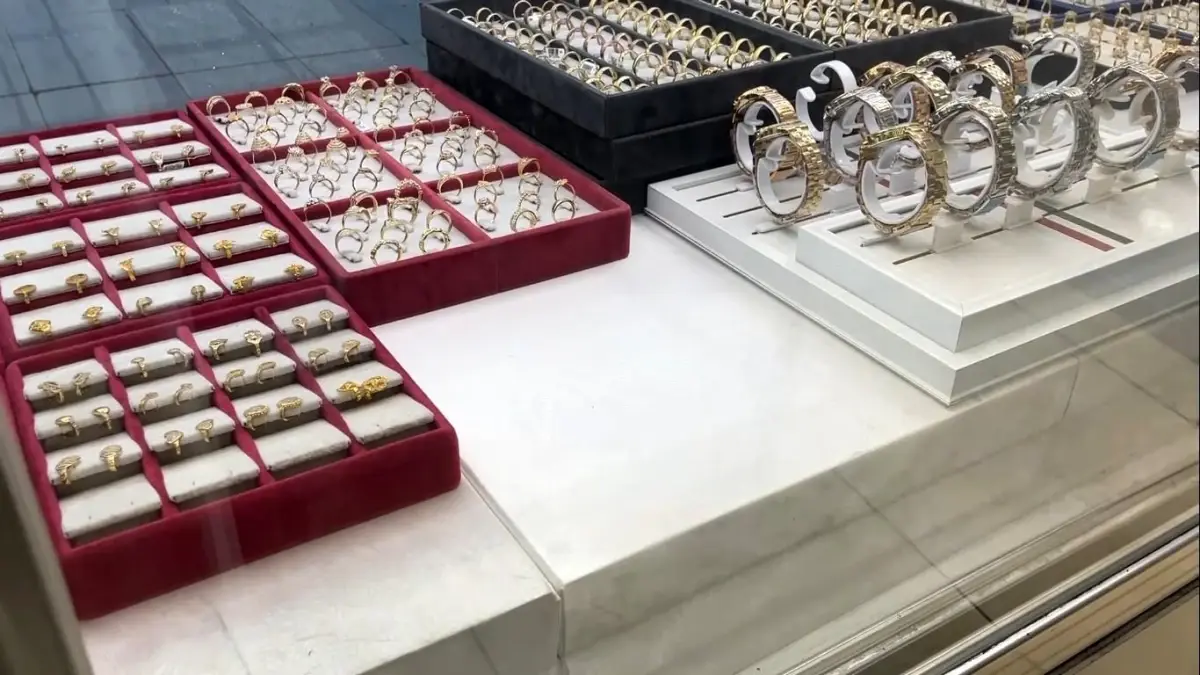 konyada kuyumcu hirsizligi 12 milyon lira degerinde yuzuk calindi Ip9ZLQvC.jpg