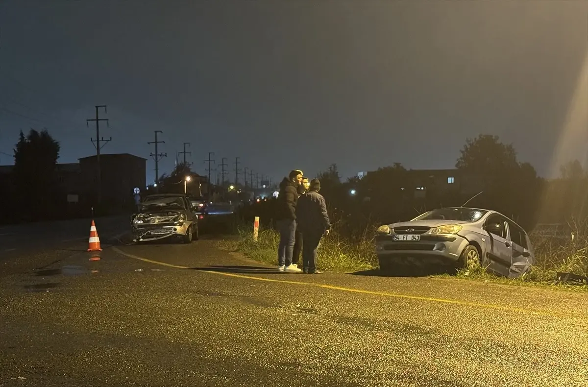 sakaryada otomobil kazasi 3 yarali cTgBPsq8.jpg