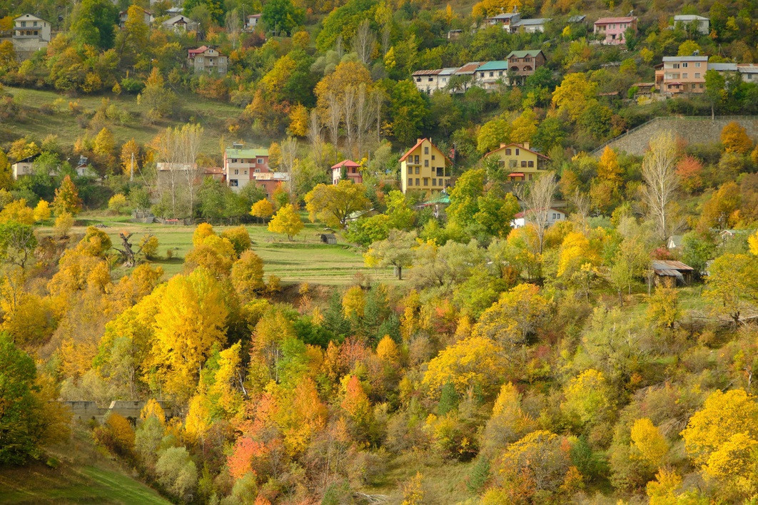 renk cumbusunde tarihi bir yolculuk ziganada masalsi bir mevsim aXt7CAQh.jpg