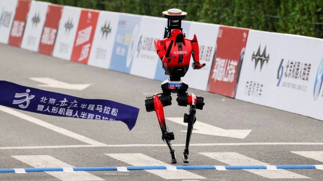 Robotların Yükselişi: İnsansı ‘Lightning’ Rekoru Alt Üst Etti