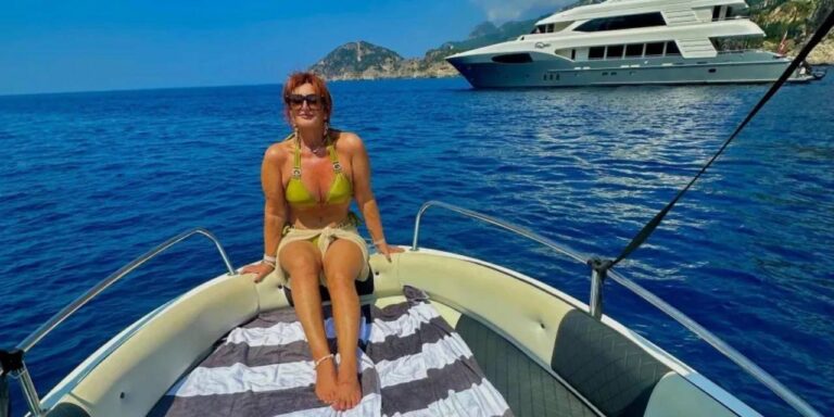 bankaciyi-tatil-paylasimlari-ele-verdi-musterilerinin-imzalarini-taklit-edip-paralarini-calmis-4cLm67tG
