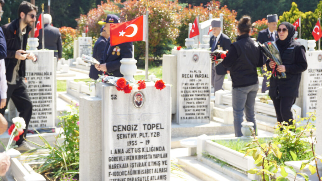 Edirnekapı Şehitliği’nde Hava Şehitleri Anıldı: Duygusal Bir Tören