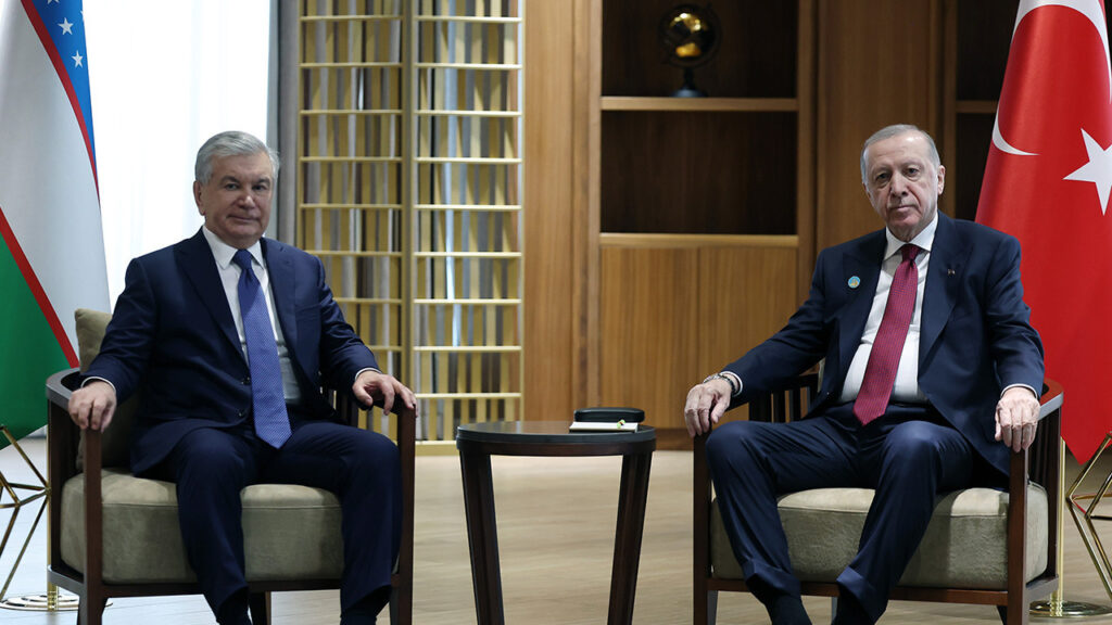 Erdoğan ve Mirziyoyev, Türkistan’da Önemli Bir Görüşme Gerçekleştirdi