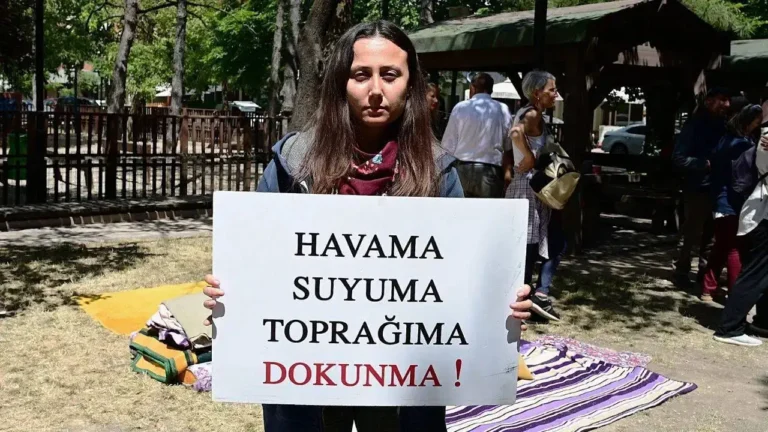 erinc-sagkandan-esra-isik-aciklamasi-mutluluk-verici-cavskJRa
