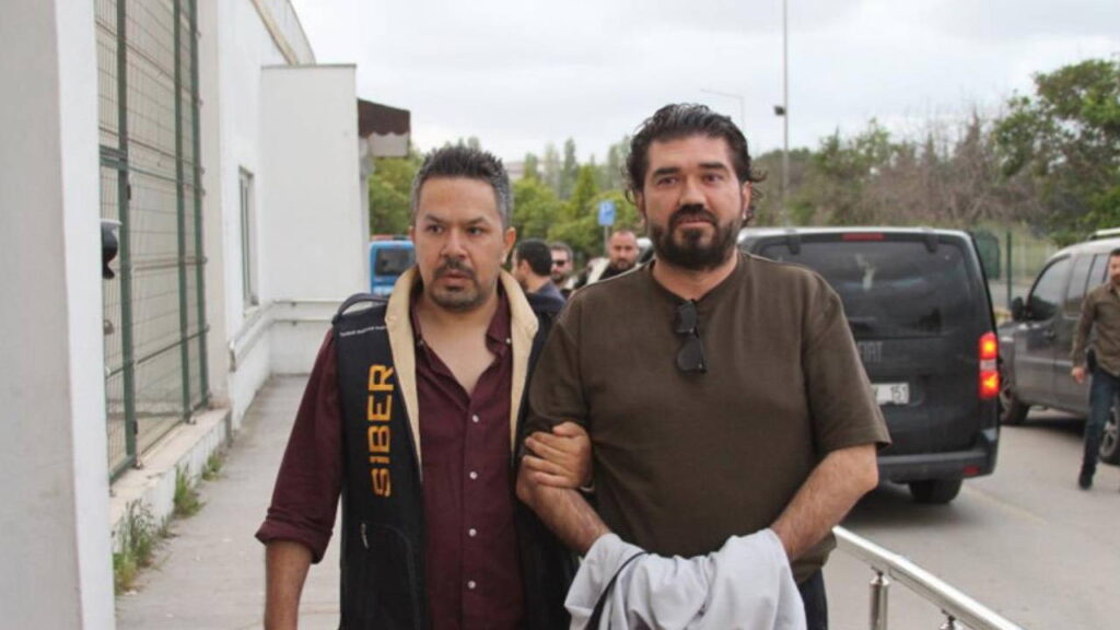 Rasim Ozan Kütahyalı Gözaltında Adana’ya Getirildi: “Yanlış Anlaşılma Var” Dedi