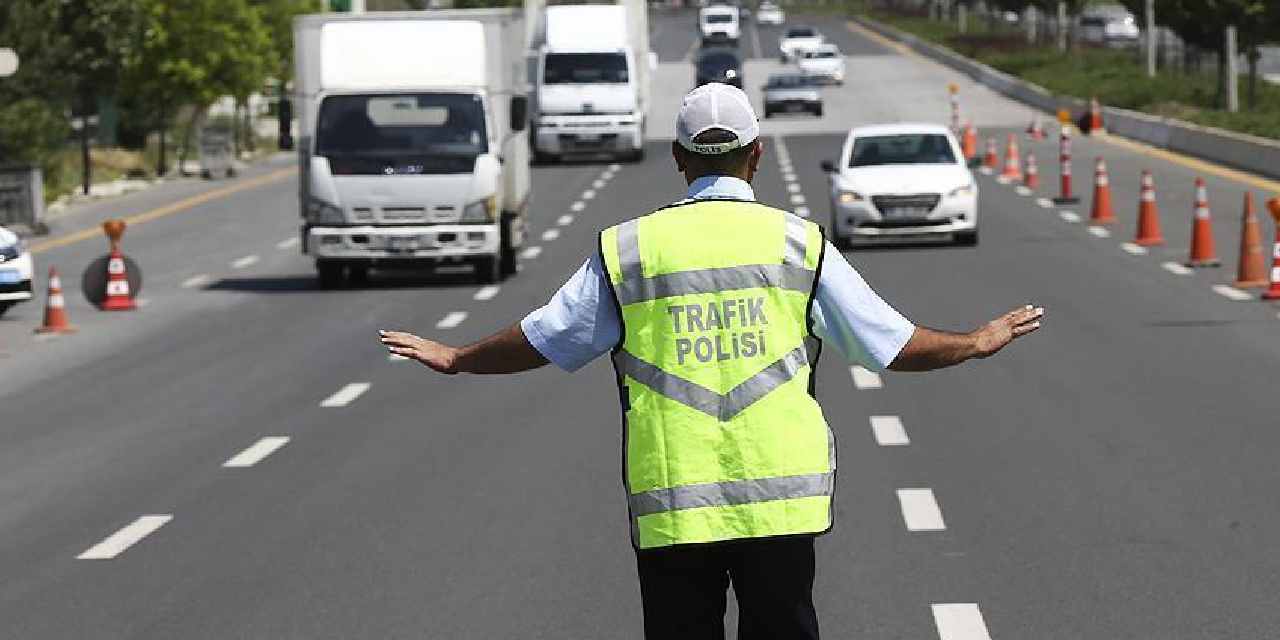 Siverek’te Otomobil ve Hafif Ticari Araç Çarpıştı: 5 Yaralı