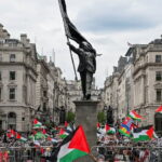 Londra Sokaklarında Büyük Gösteri: On Binlerce Kişi Yürüdü