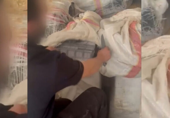 saman-balyalarinin-altinda-40-bin-paket-kacak-sigara-ele-gecirildi-NZC3U5eM