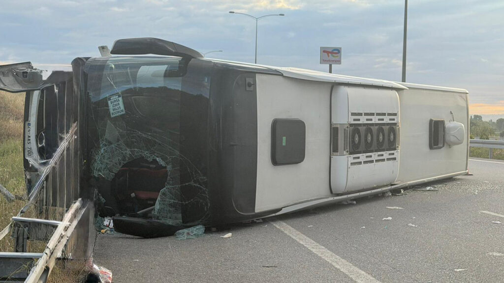 Balıkesir’de Devrilen Yolcu Otobüsü: 25 Yaralı