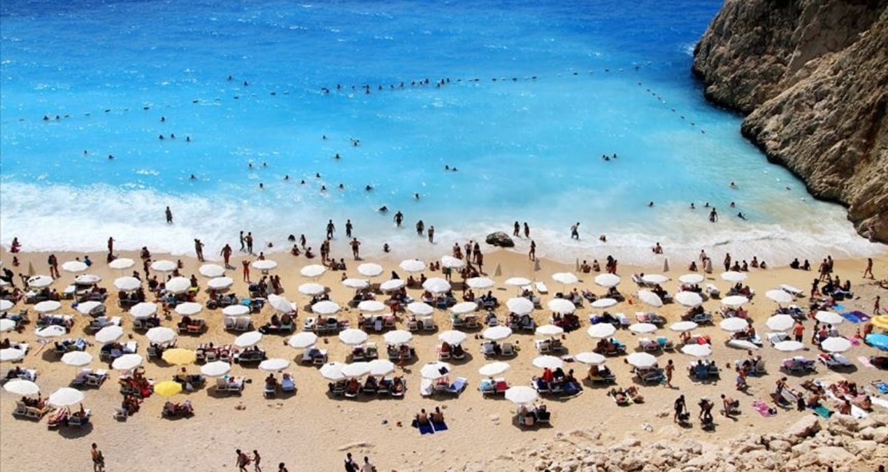 Turistler Türkiye ile arayı açtı, Türkler yurt dışına akın etti